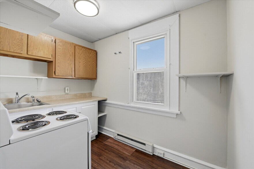 Building Photo - 4 Gay St