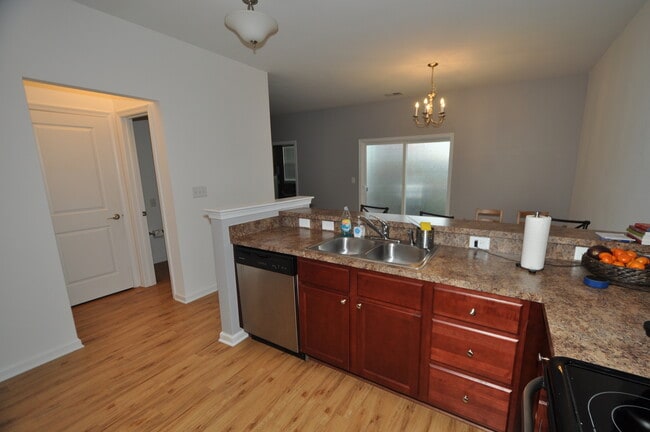 Building Photo - Kings Pointe at Western Branch