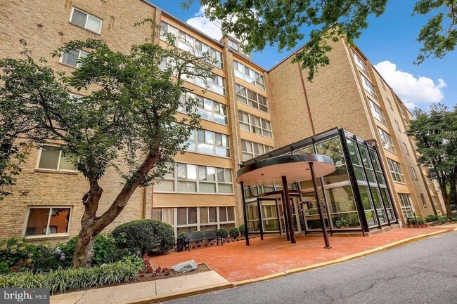 Building Photo - Beautiful 1BR/1BA in Downtown Bethesda. Al...