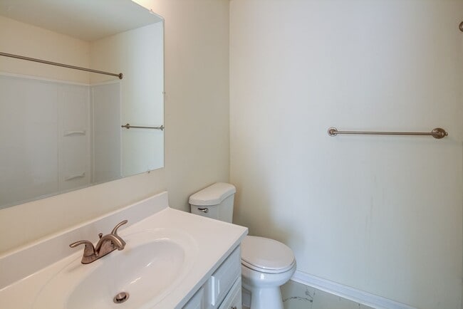 Building Photo - End Unit in New Castle -Showing Sunday 8/1...