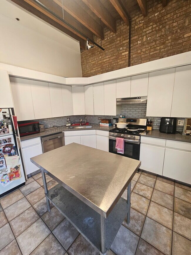 Building Photo - 537 Custer Ave