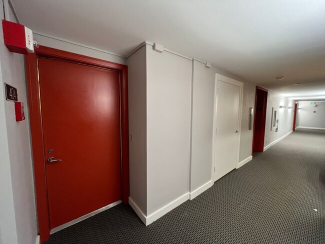 Building Photo - 2Bed 2Bath Condo in Goose Hollow - Garage ...