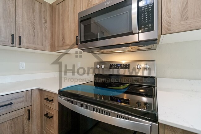 Building Photo - 2 Bedroom 2 Bath Home with Attached Garage...