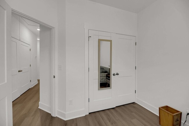 Building Photo - Gorgeous West Ashley Town home!