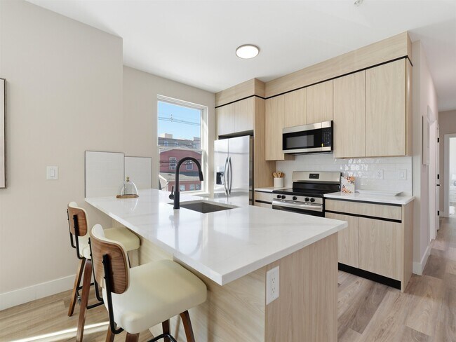 Building Photo - 304 61st St