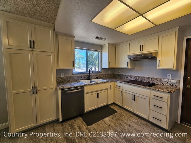 Building Photo - 12183 Dry Creek Rd