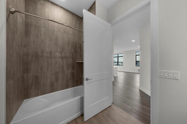 Building Photo - 121 34th St