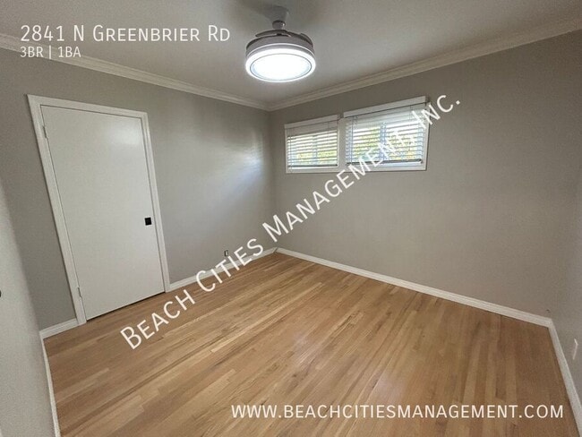 Building Photo - 2841 N Greenbrier Rd