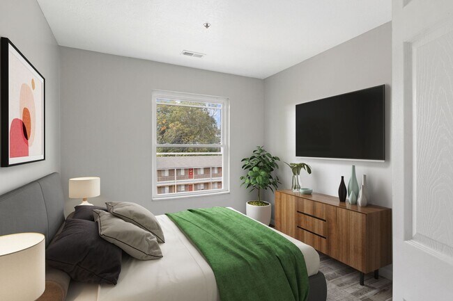 Building Photo - Fully Renovated!