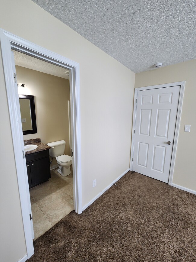 Building Photo - 1239 Askew Dr