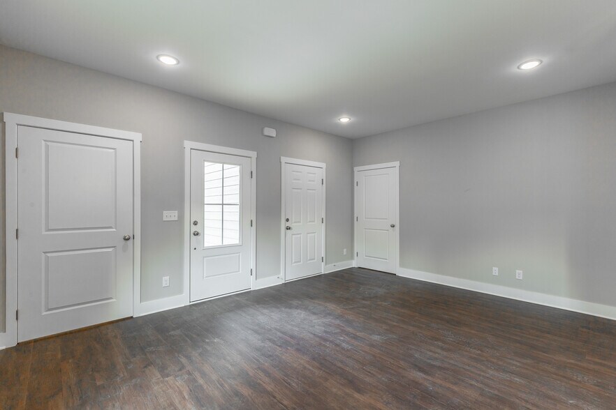 Building Photo - 4646 Heiskell Dr