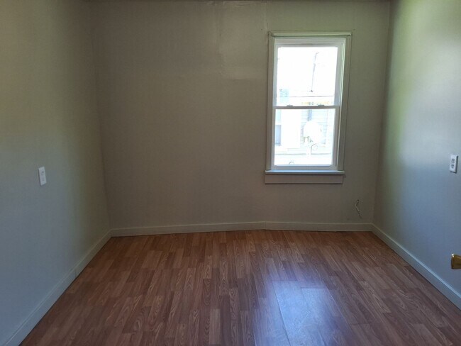 Building Photo - Charming  3 Bed, 2 Bath  House Located in Radcliff