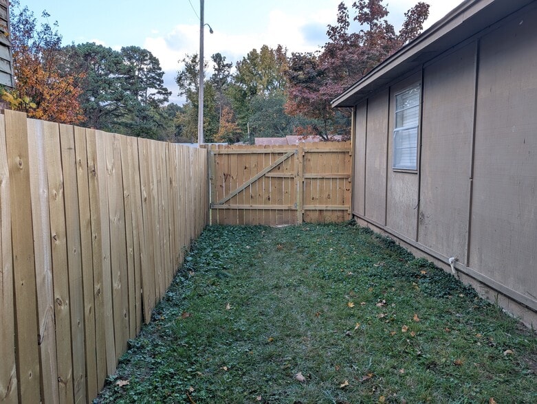 Building Photo - 9508 Labette Dr