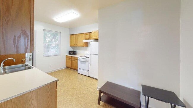 Building Photo - 833 Brown-833BR