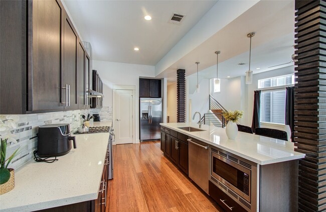 Building Photo - 4311 Marina St