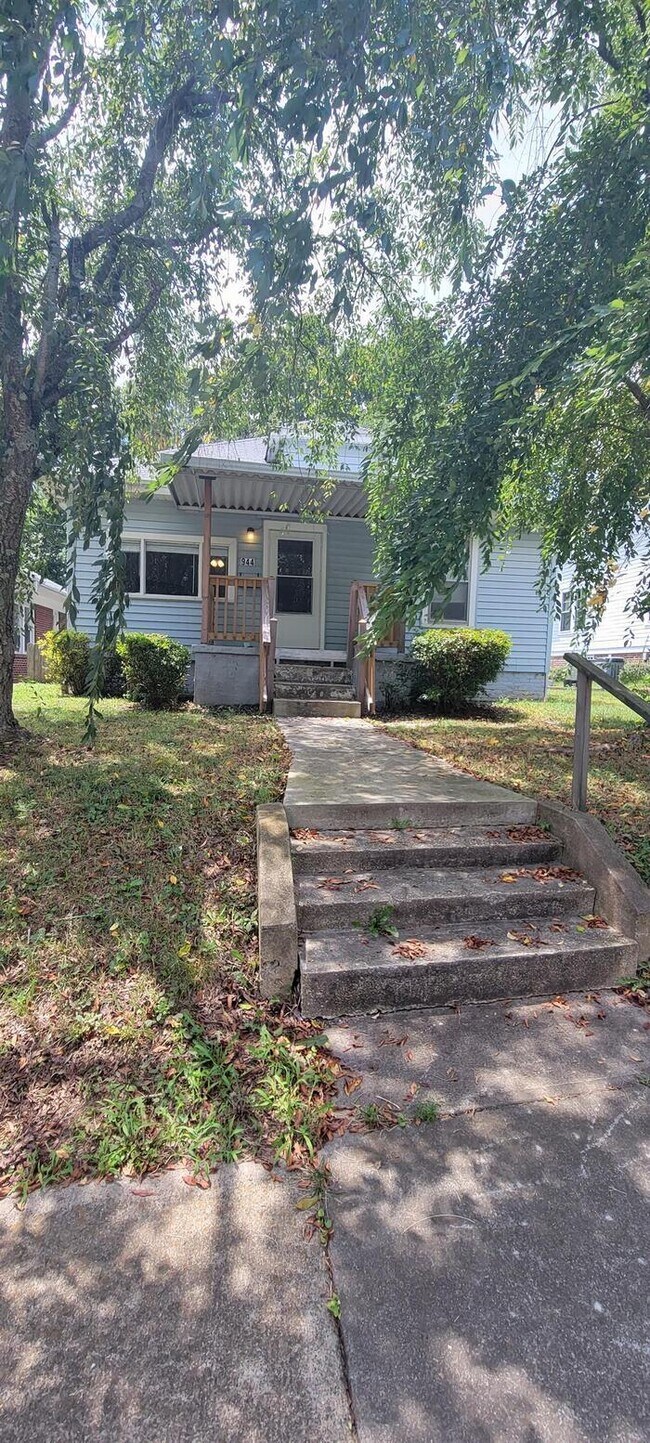 Charming 3 Bedroom in WinstonSalem! 944 Walnut St SW WinstonSalem