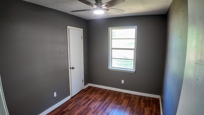 Building Photo - 302 Hollis St