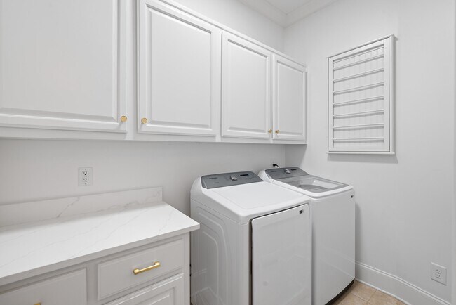 Building Photo - 1020 Bridle Bit Ln