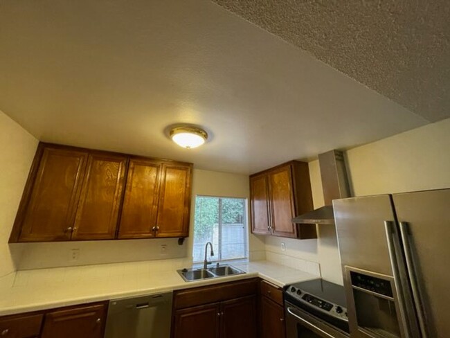 Building Photo - 4BD 2BA Townhouse located in Mira Mesa