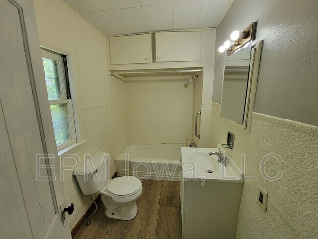 Building Photo - 1115 Mulberry St
