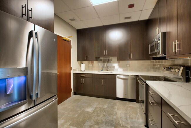 Building Photo - 57 E Delaware Pl