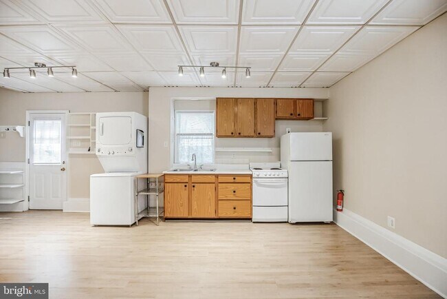 Building Photo - 808 Monroe Ave