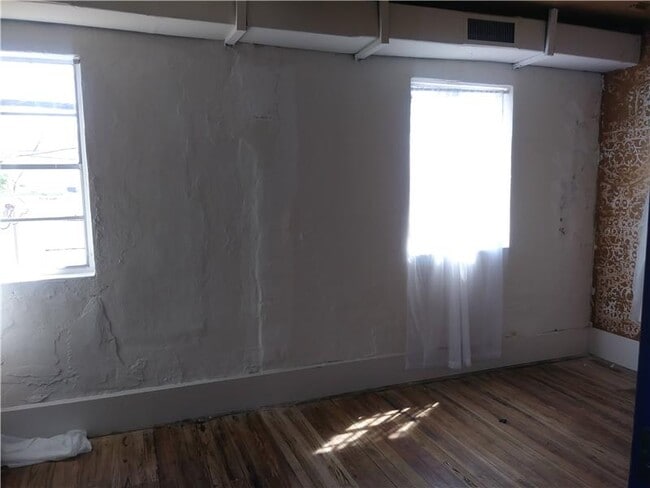Building Photo - 2033 Hollywood Blvd