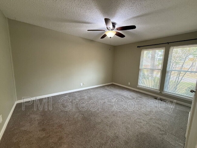 Building Photo - 2019 S Gum Ave