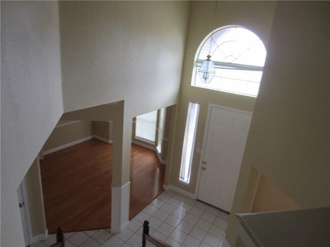 Building Photo - 1800 Chester Dr