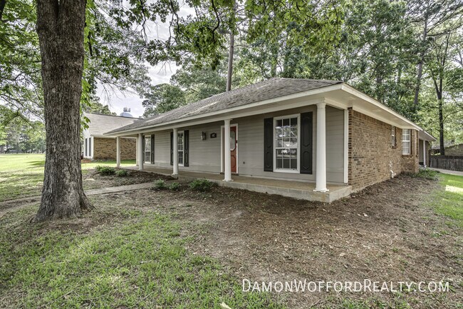 Building Photo - 502 Pelahatchie Shore Dr