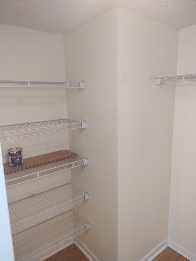 Building Photo - "$200 move in special!! 2-Bed, 2-Bath Cond...