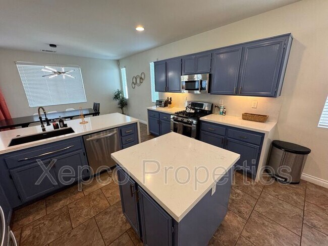 Building Photo - 80746 Diamondback Trail