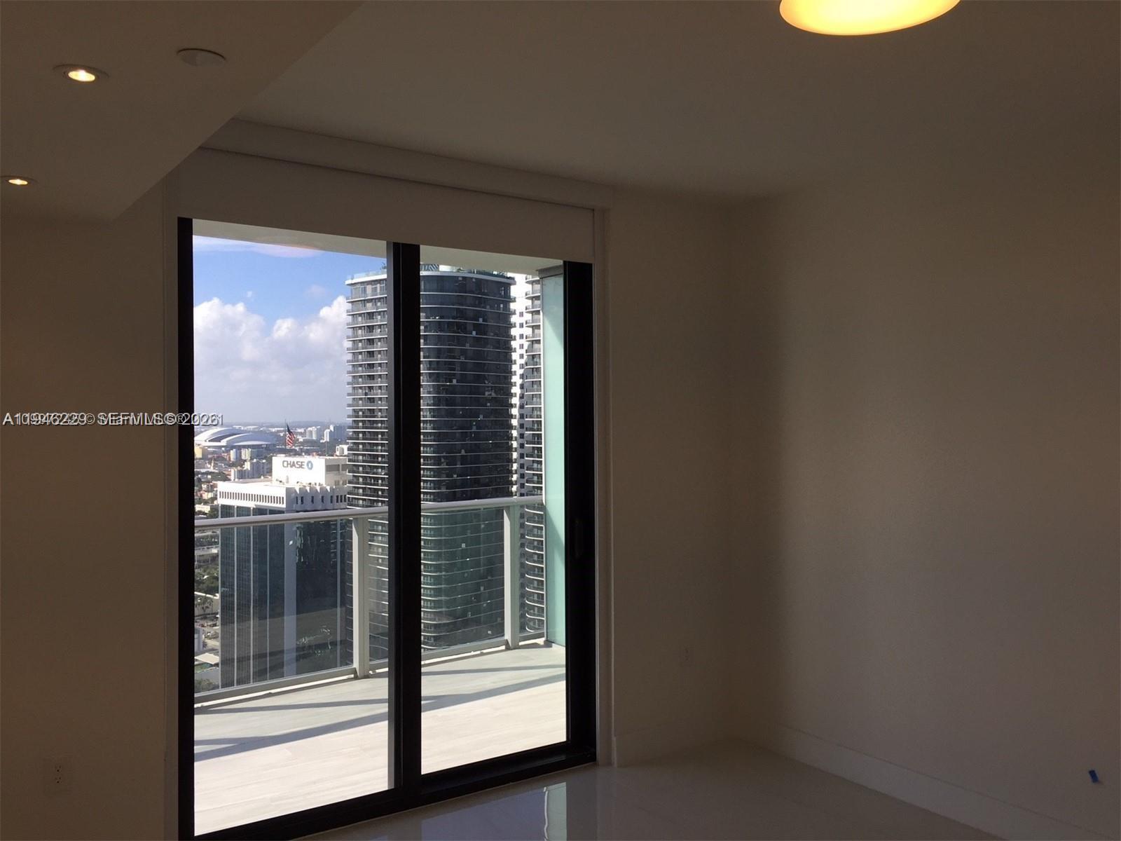 Building Photo - 1010 Brickell Ave