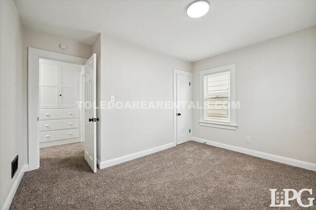 Building Photo - 3606 Revere Dr