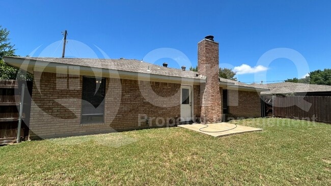Building Photo - 4904 Brookhollow Dr