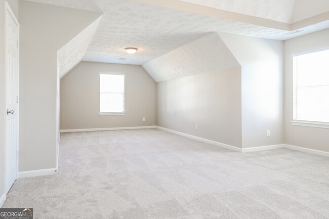 Building Photo - 250 Shadowbrooke Dr