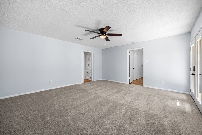 Building Photo - 2926 Meadowcreek Dr