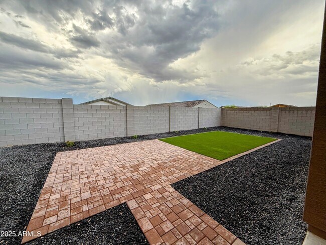 Building Photo - 4164 W Yolanda Ln