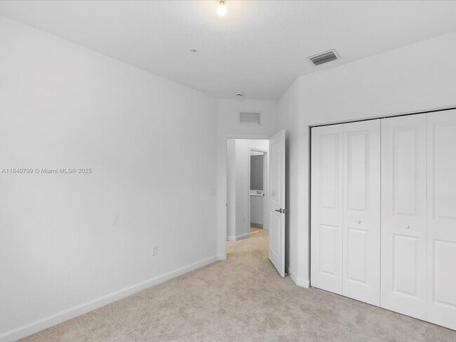 Building Photo - 106 SW 184th Ave