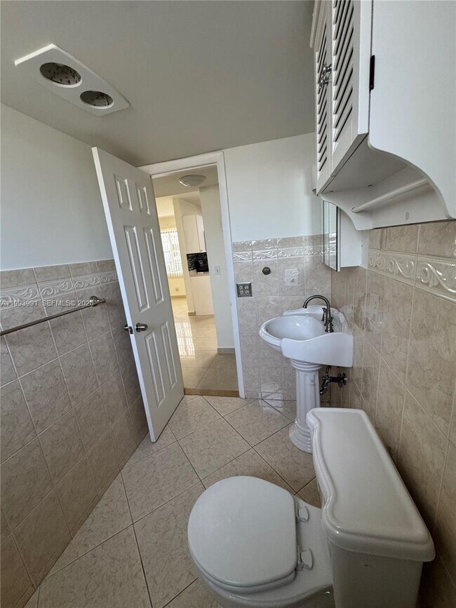 Building Photo - 30 SE 4th Ave