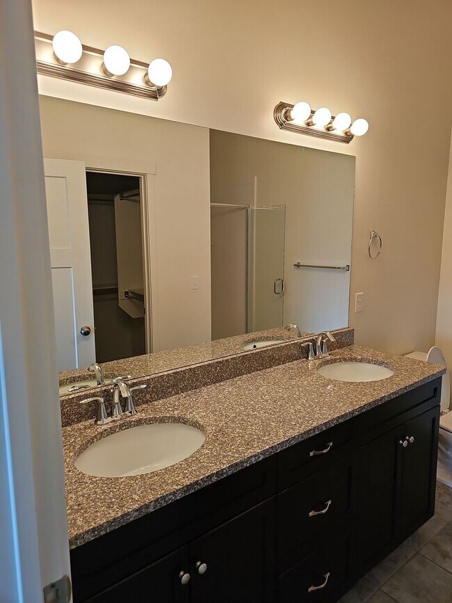 Building Photo - August free! 3 Bed/3.5 Bath Town Home for Rent in Bluffdale!