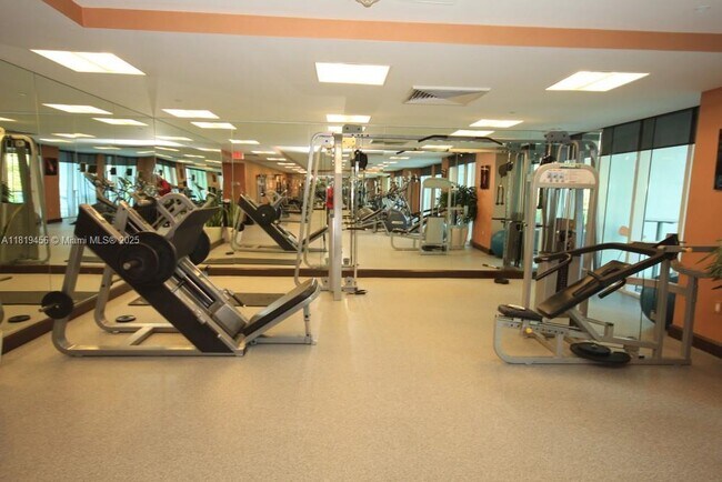 Building Photo - 950 Brickell Bay Dr
