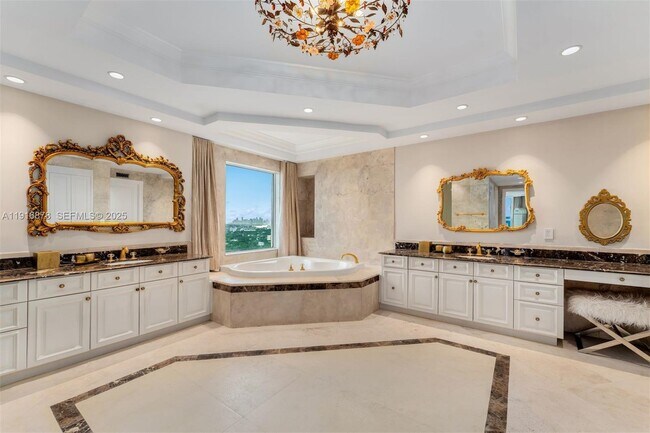 Building Photo - 5025 Collins Ave