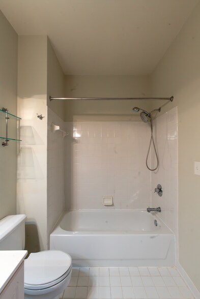 Building Photo - 1645 International Dr