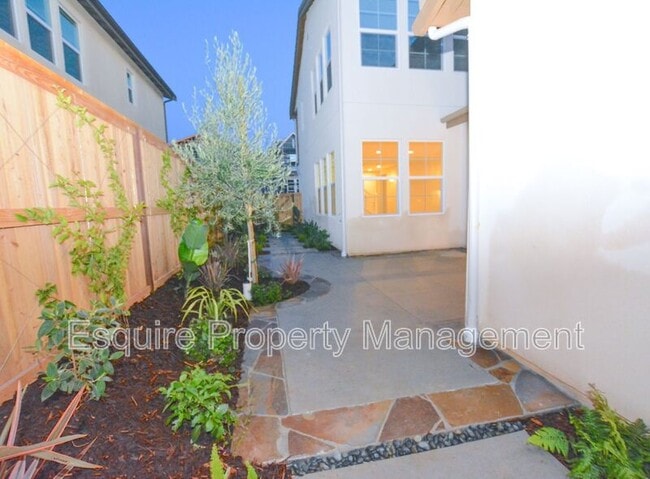 Building Photo - 2725 Navajo St