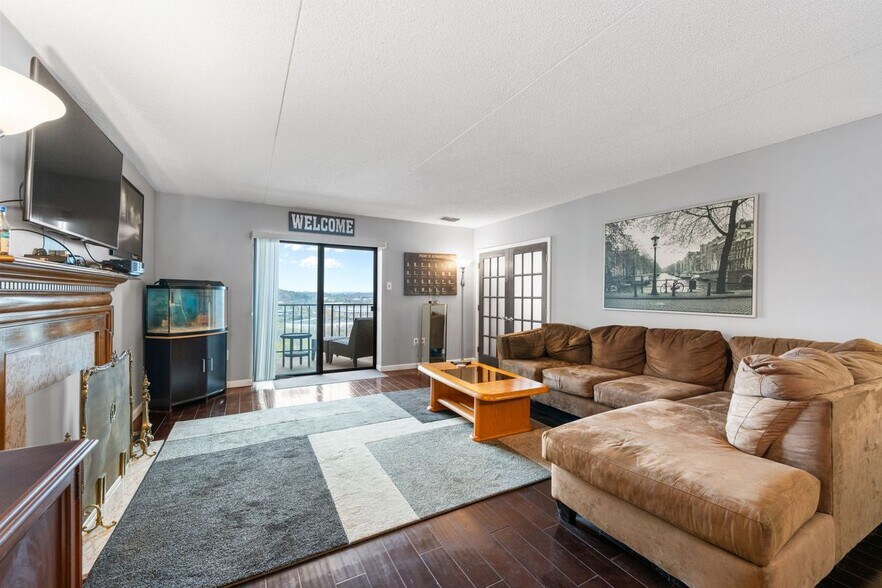 Building Photo - 11108 Valley Forge Cir