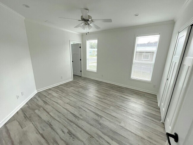 Building Photo - 5364 Bahia Wy