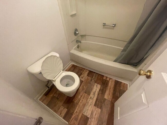 Building Photo - 917 Johnson St