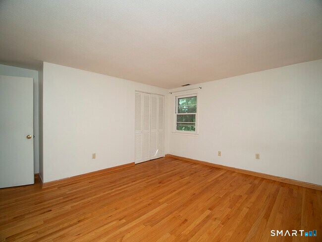Building Photo - 38 Landin St
