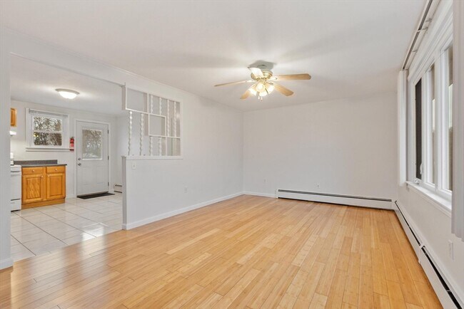 Building Photo - 45 Kinglet Dr